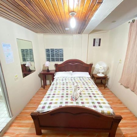 Historico Hostal Elizabeth Puerto Ayora  Exterior foto